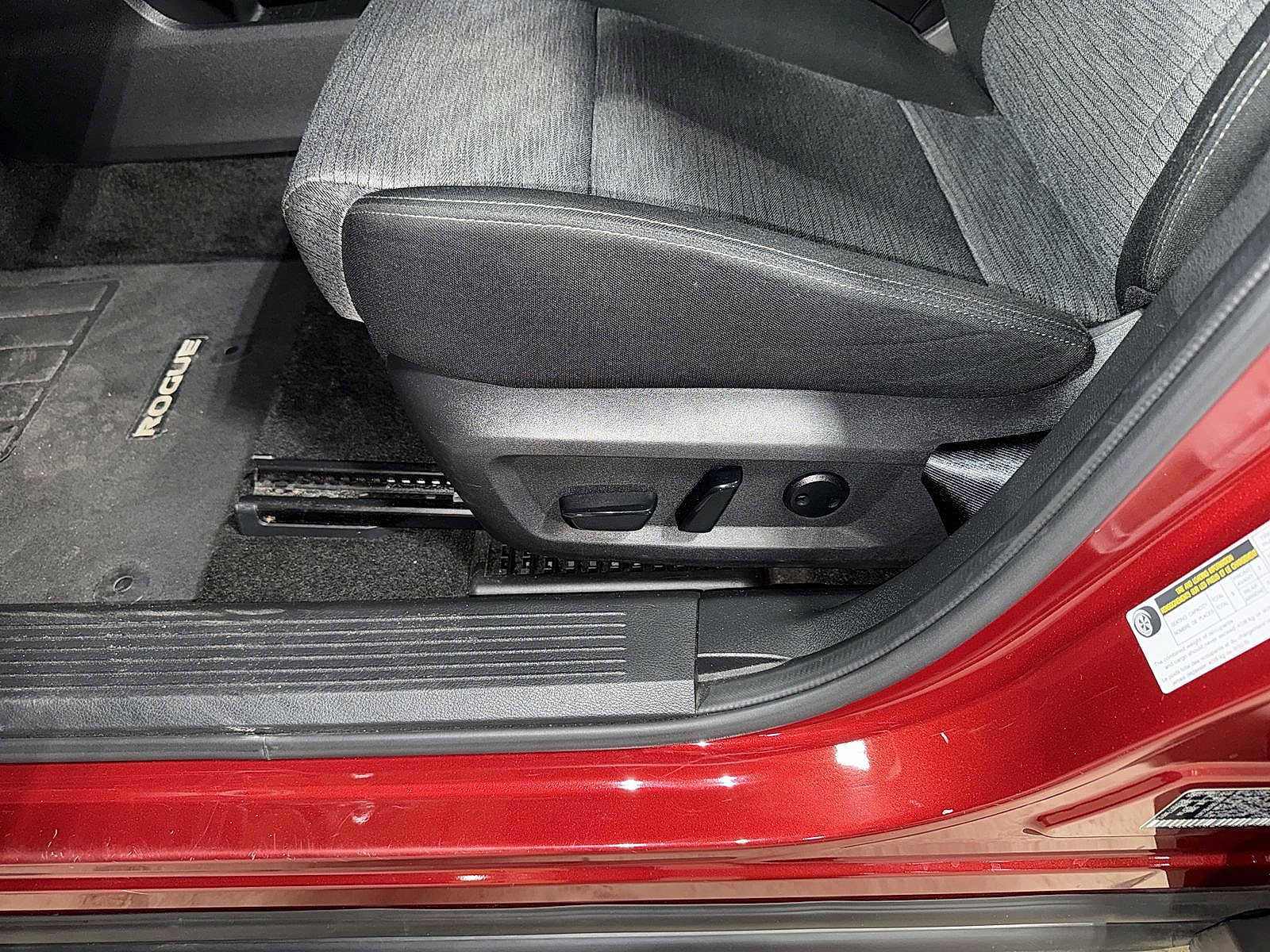 Used 2023 Nissan Rogue SV image 23