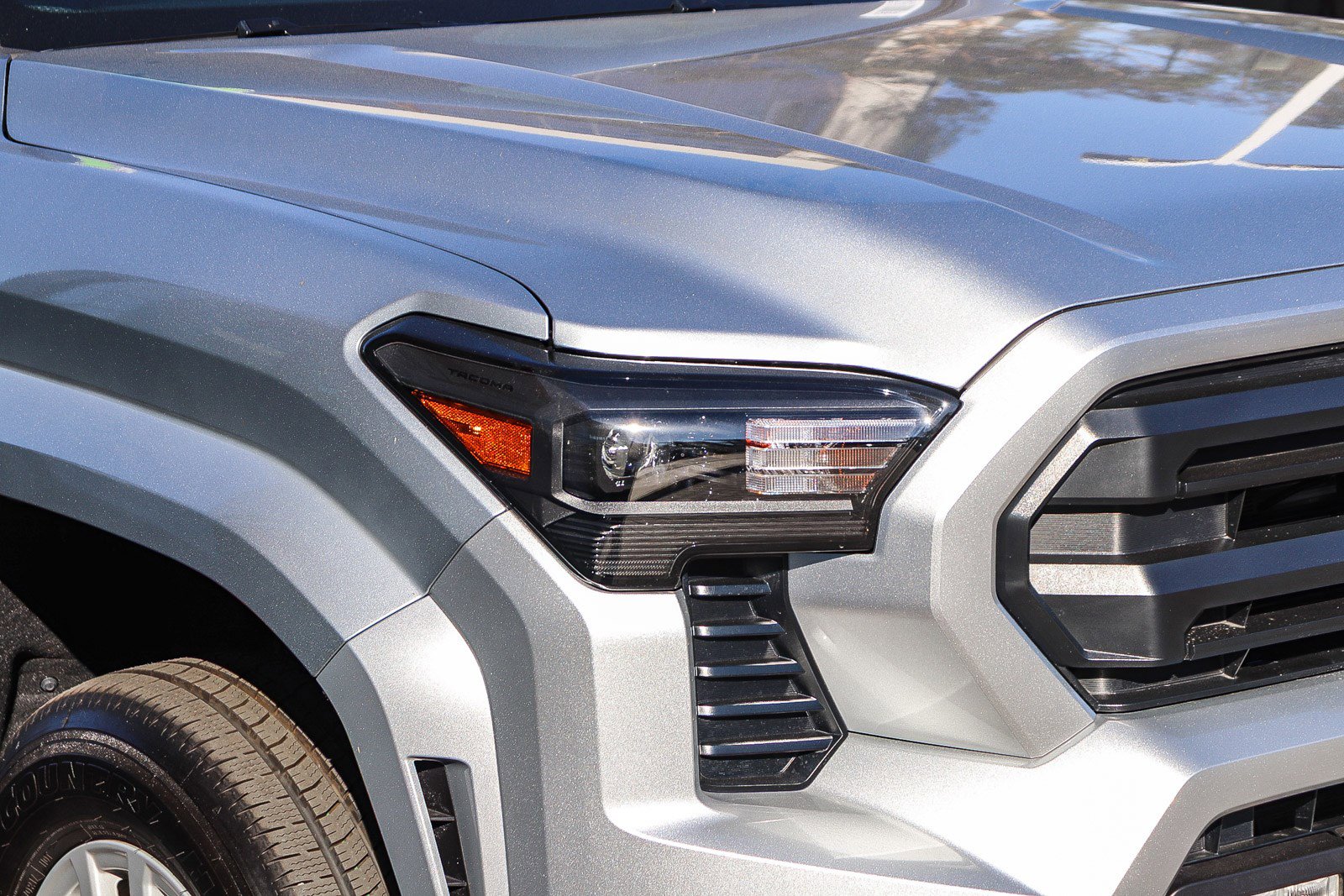Used 2025 Toyota Tacoma SR5 image 5