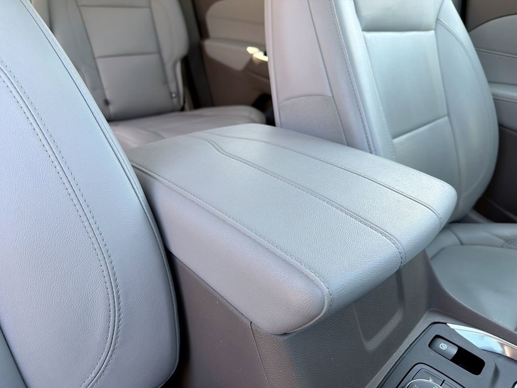 Used 2021 Chevrolet Traverse LT image 31