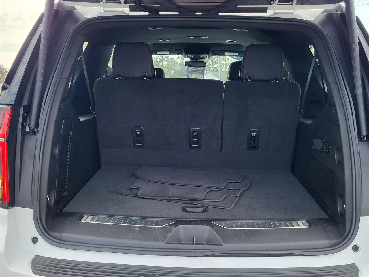 Used 2024 Chevrolet Suburban Premier image 4