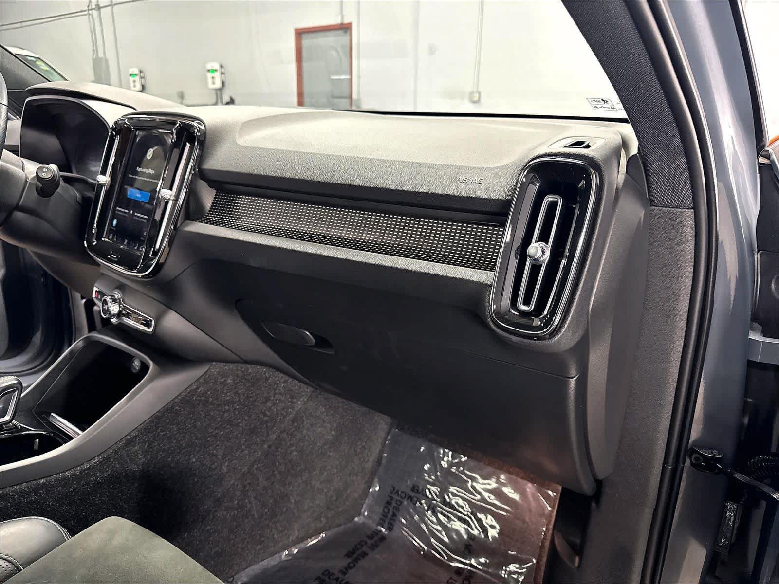 Used 2021 Volvo XC40 P8 Recharge w/ Advanced Package AWD/4WD image 18