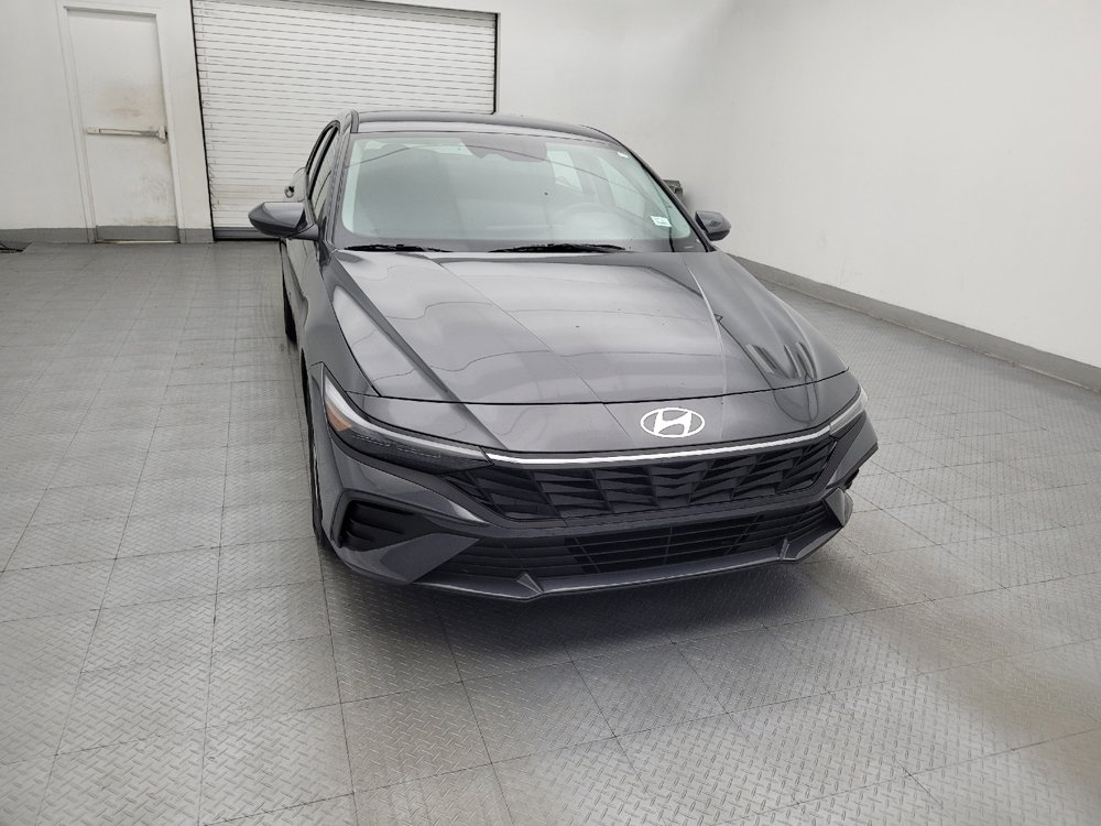 Used 2025 Hyundai Elantra SE FWD image 14