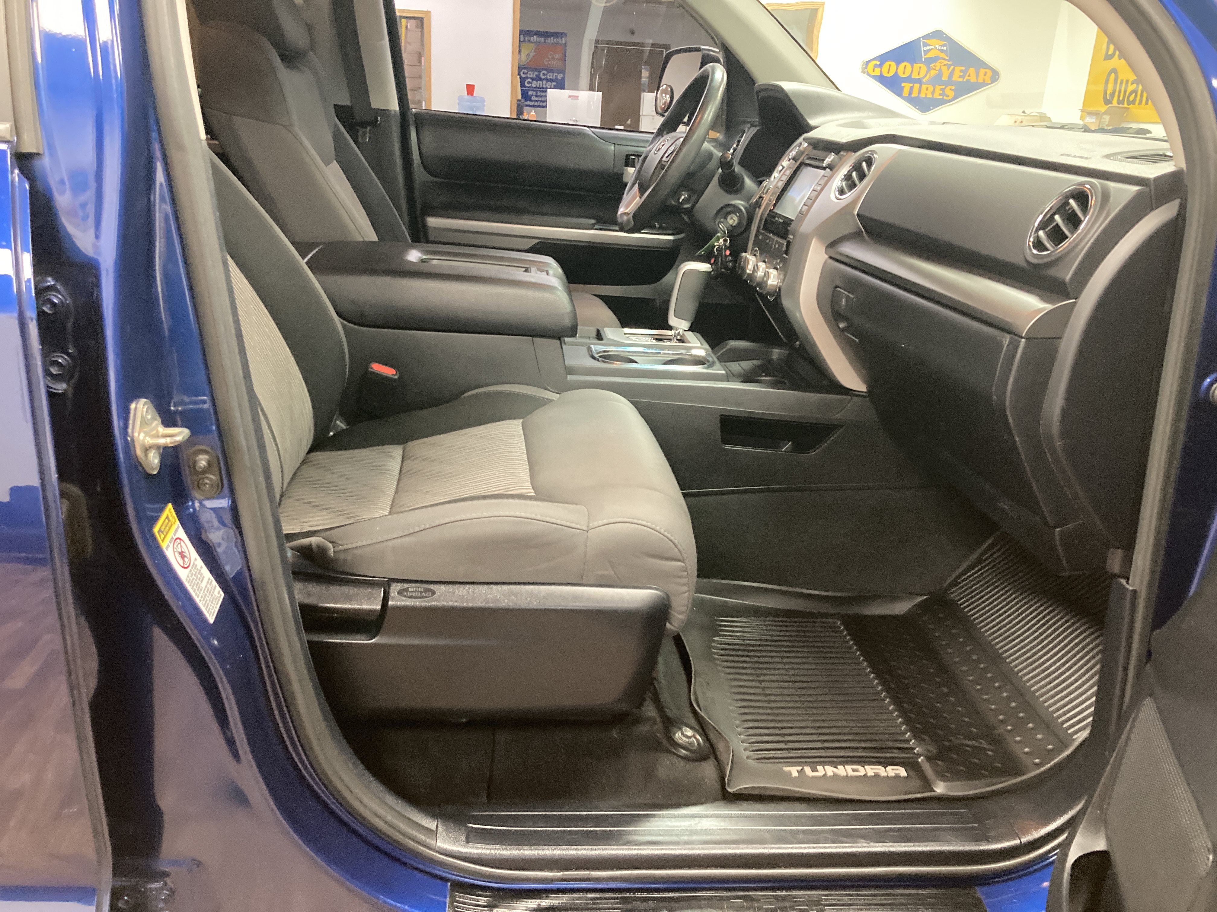 Used 2014 Toyota Tundra SR5 w/ SR5 Upgrade Package AWD/4WD image 17