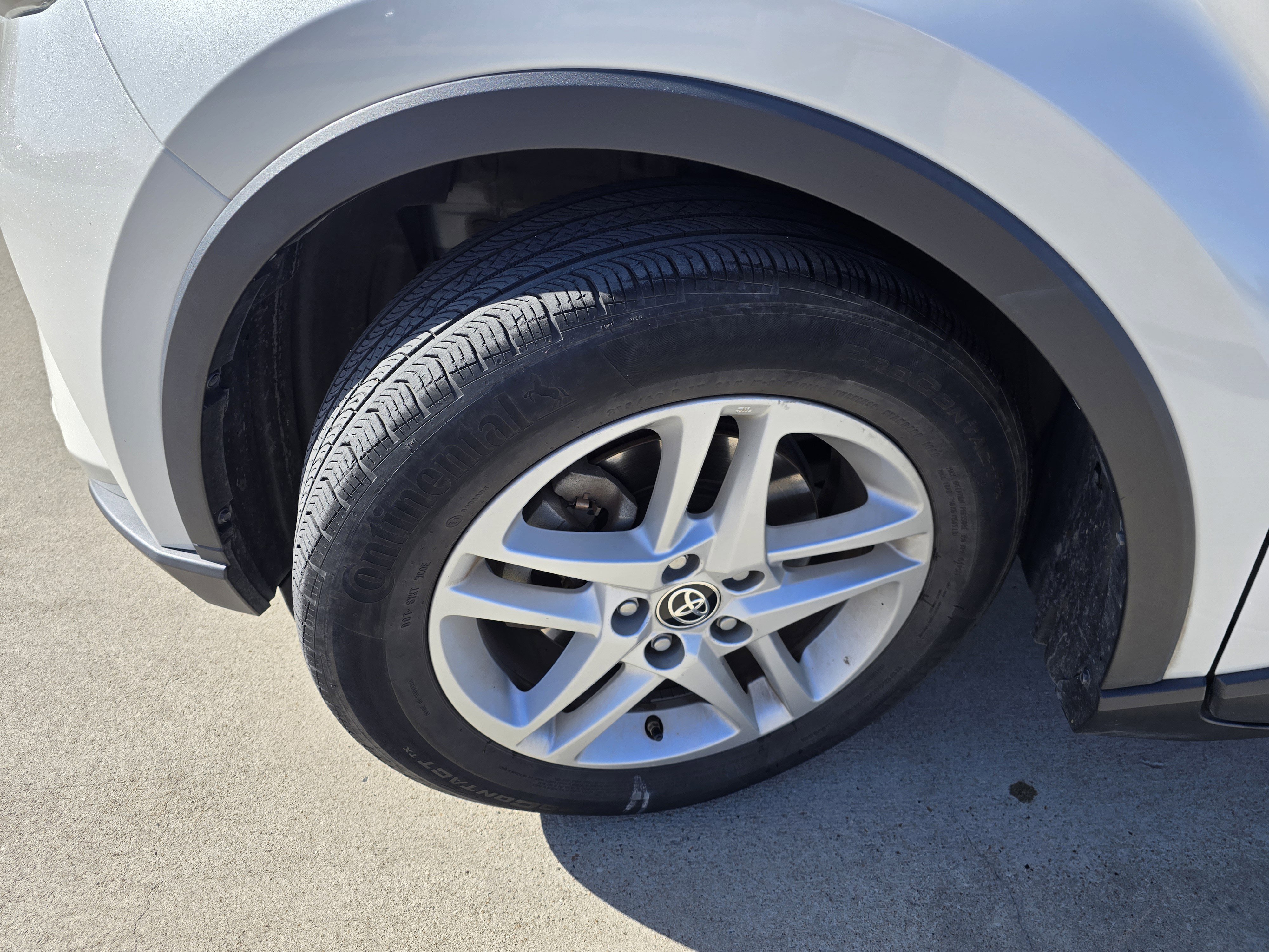 Used 2021 Toyota C-HR LE image 9