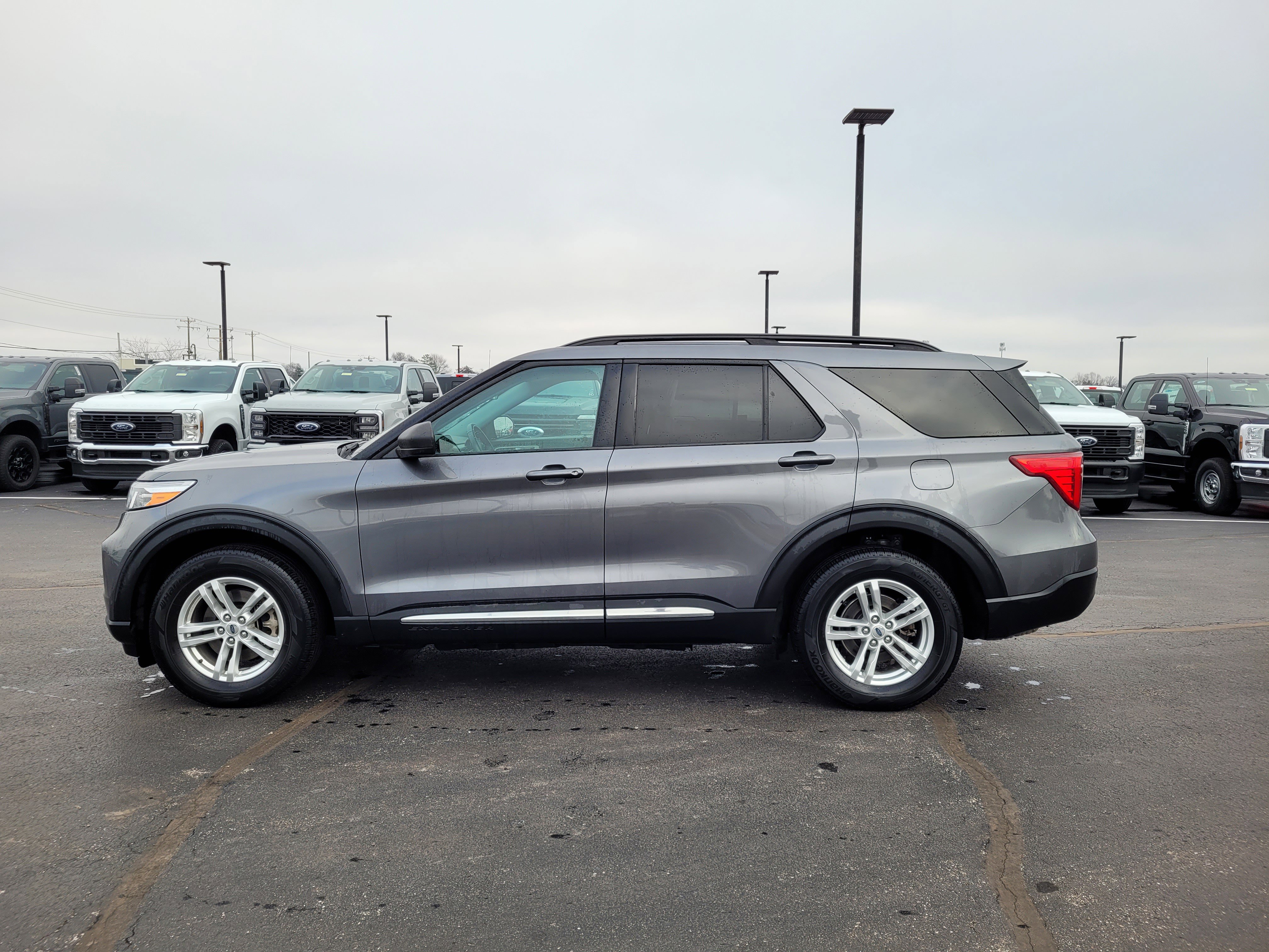 Used 2022 Ford Explorer XLT image 7
