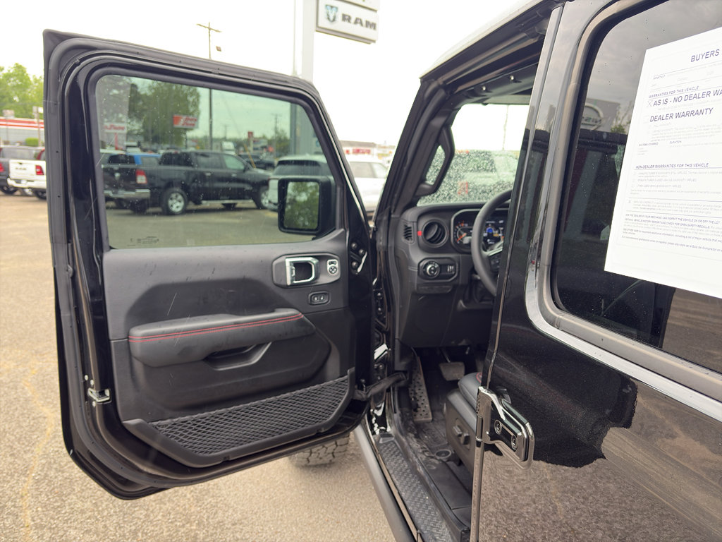 Used 2025 Jeep Gladiator Rubicon w/ Convenience Group image 16