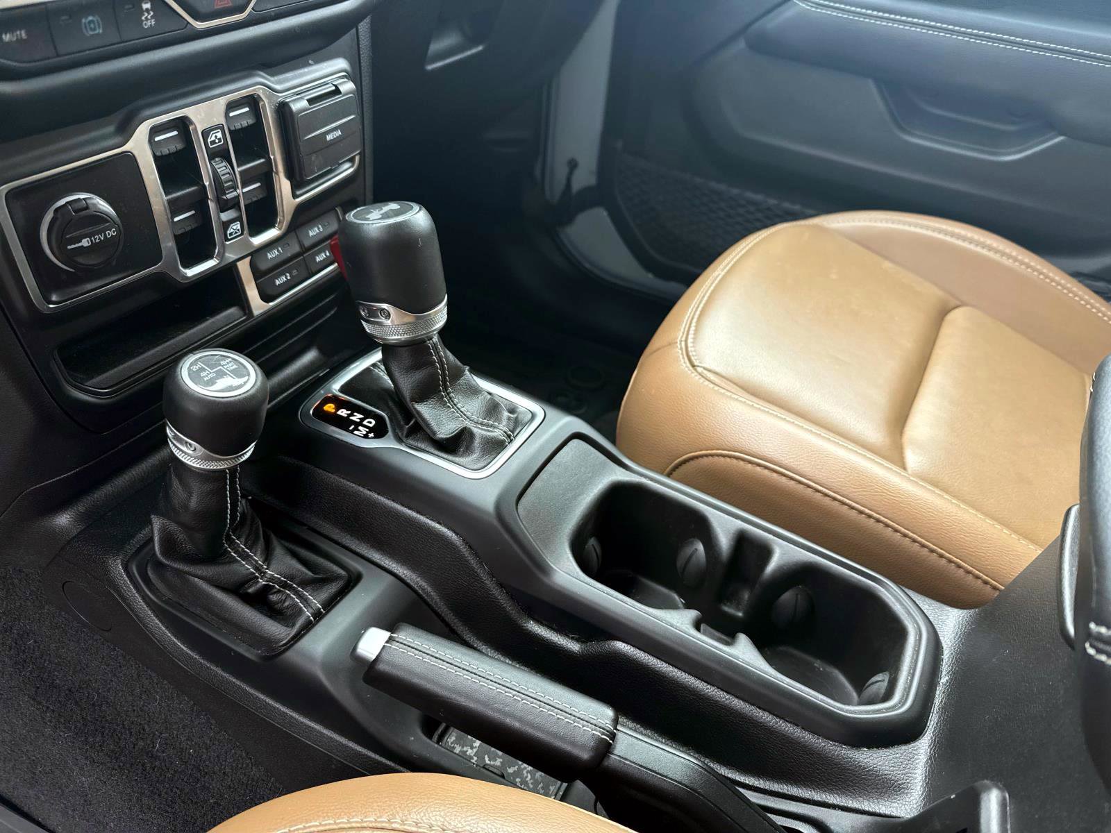 Used 2023 Jeep Wrangler Unlimited Sahara w/ Cold Weather Group image 16