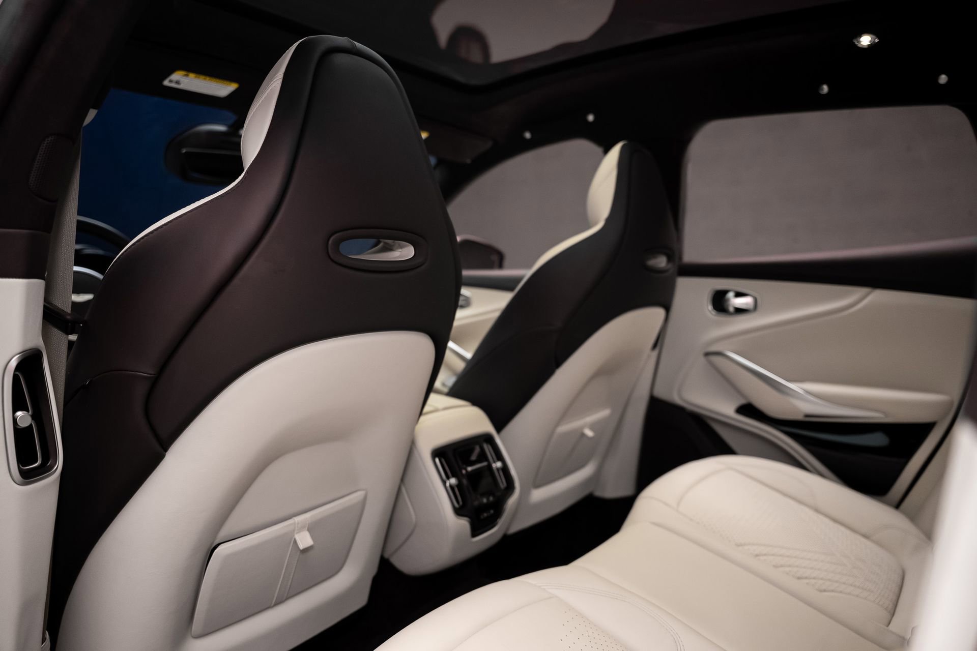 Used 2023 Aston Martin DBX AWD/4WD image 66