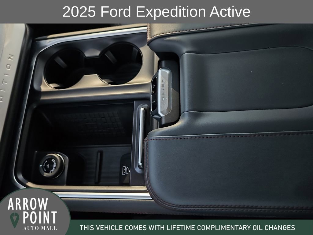 Used 2025 Ford Expedition Active AWD/4WD image 28