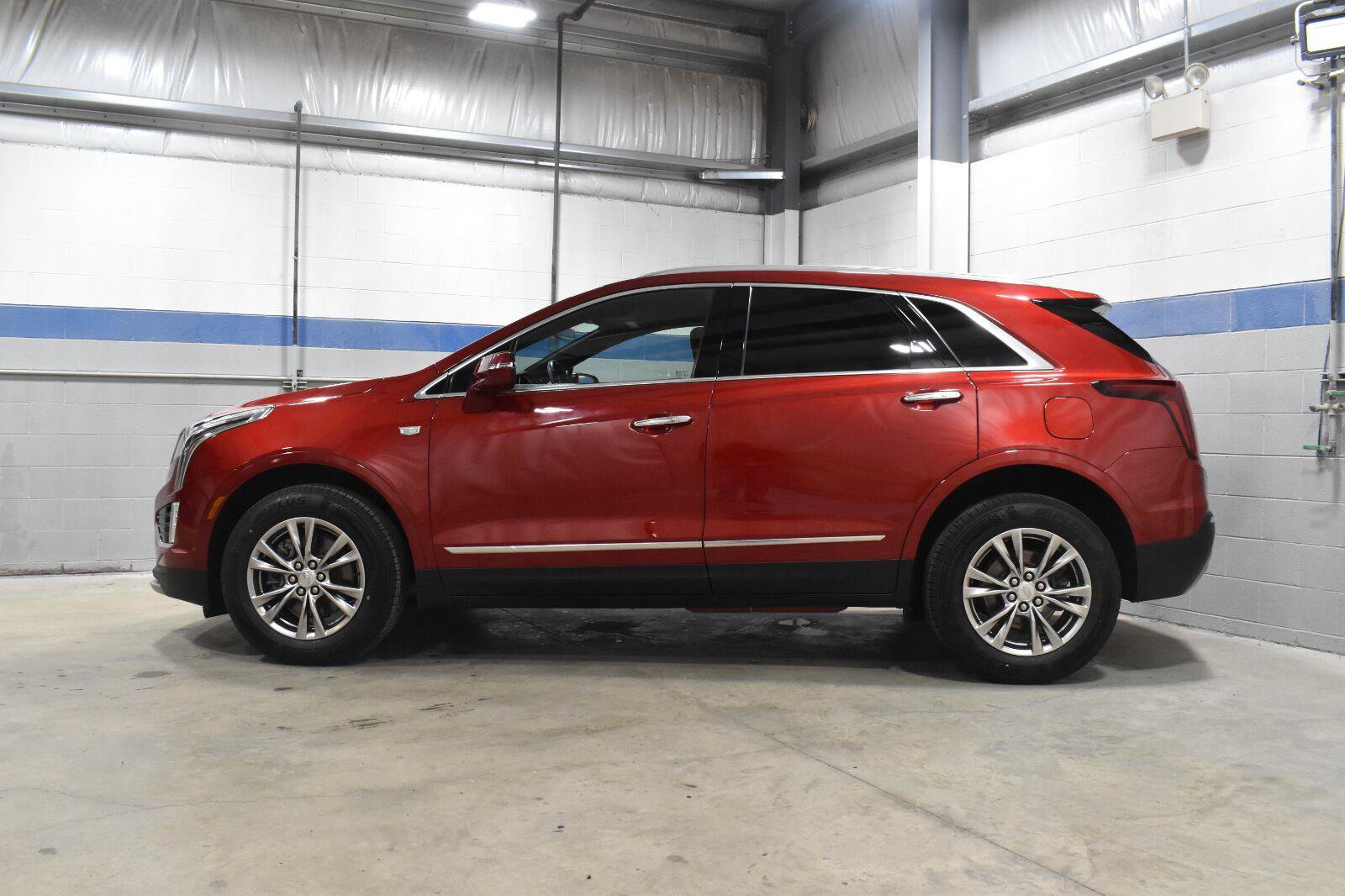 Used 2021 Cadillac XT5 Premium Luxury w/ LPO, Floor Liner Package FWD image 24