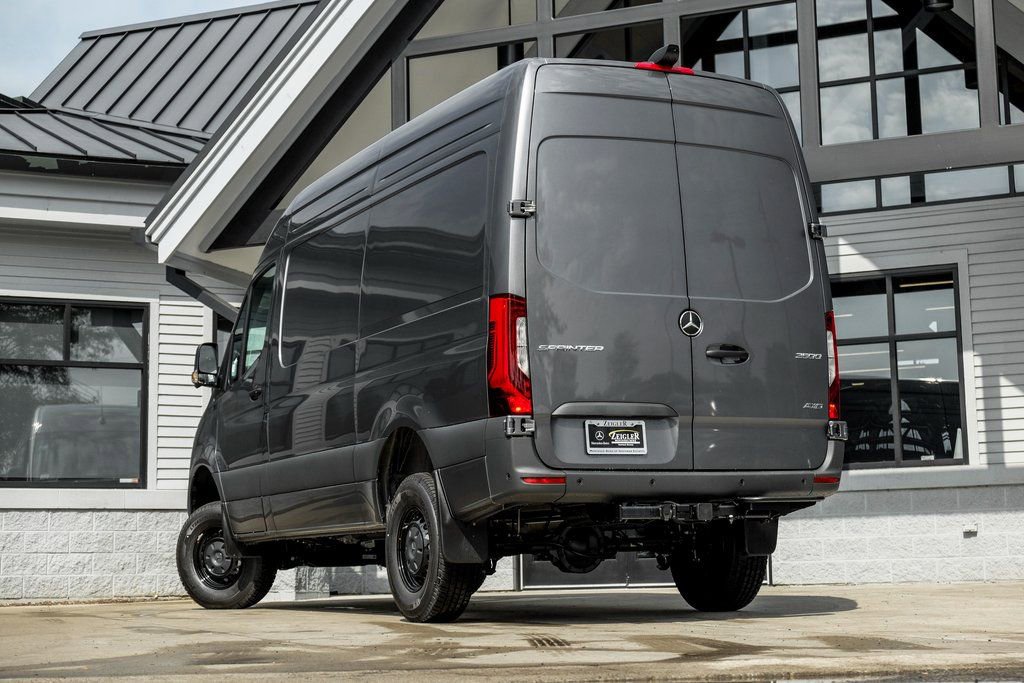 Used 2025 Mercedes-Benz Sprinter 2500 image 2