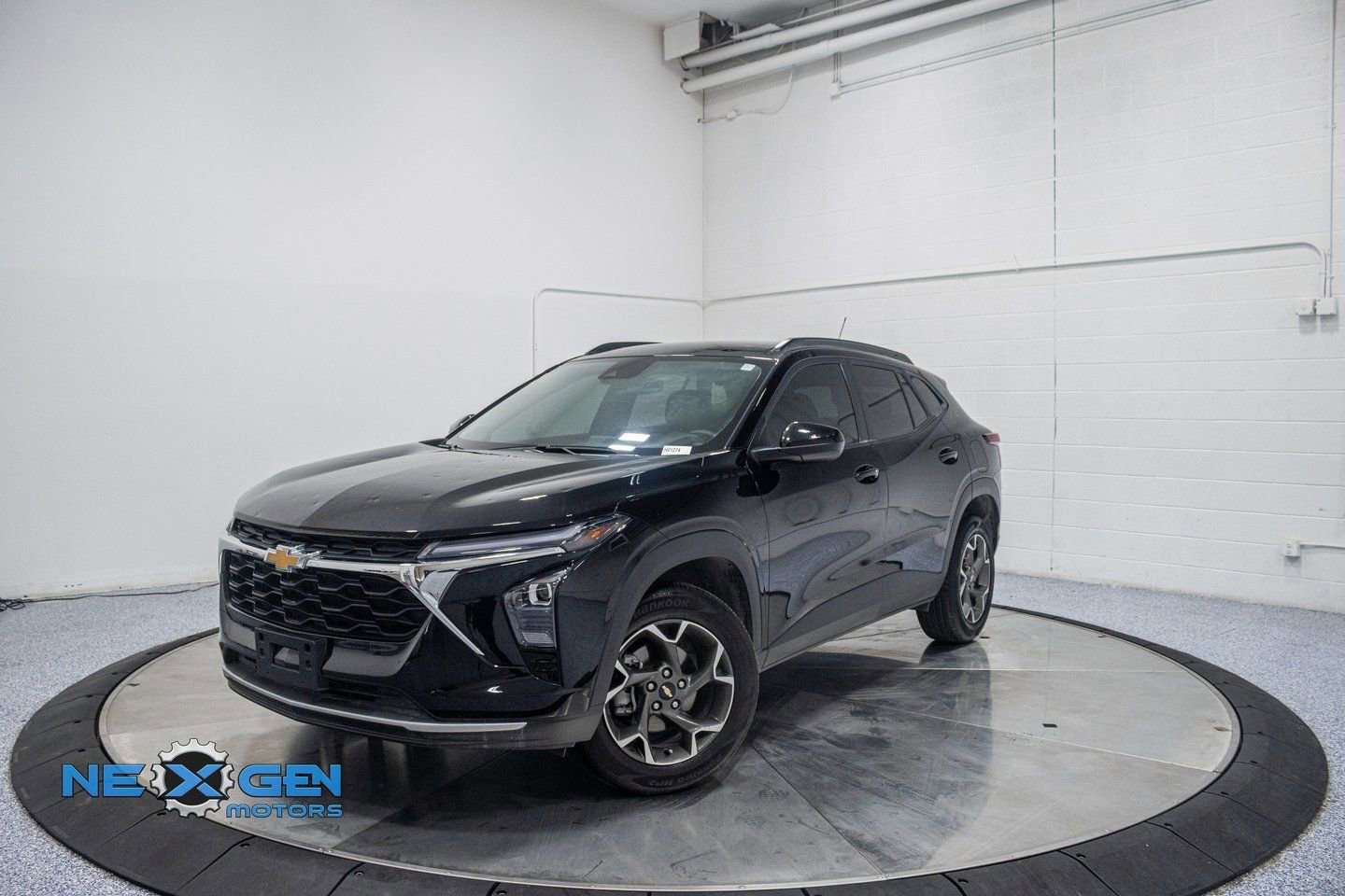 Used 2025 Chevrolet Trax LT w/ Driver Confidence Package image 3