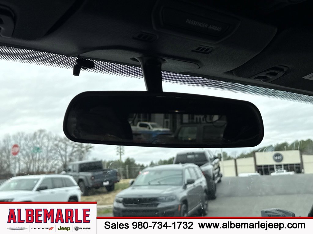 Used 2019 Jeep Wrangler Unlimited Sahara w/ Cold Weather Group image 26