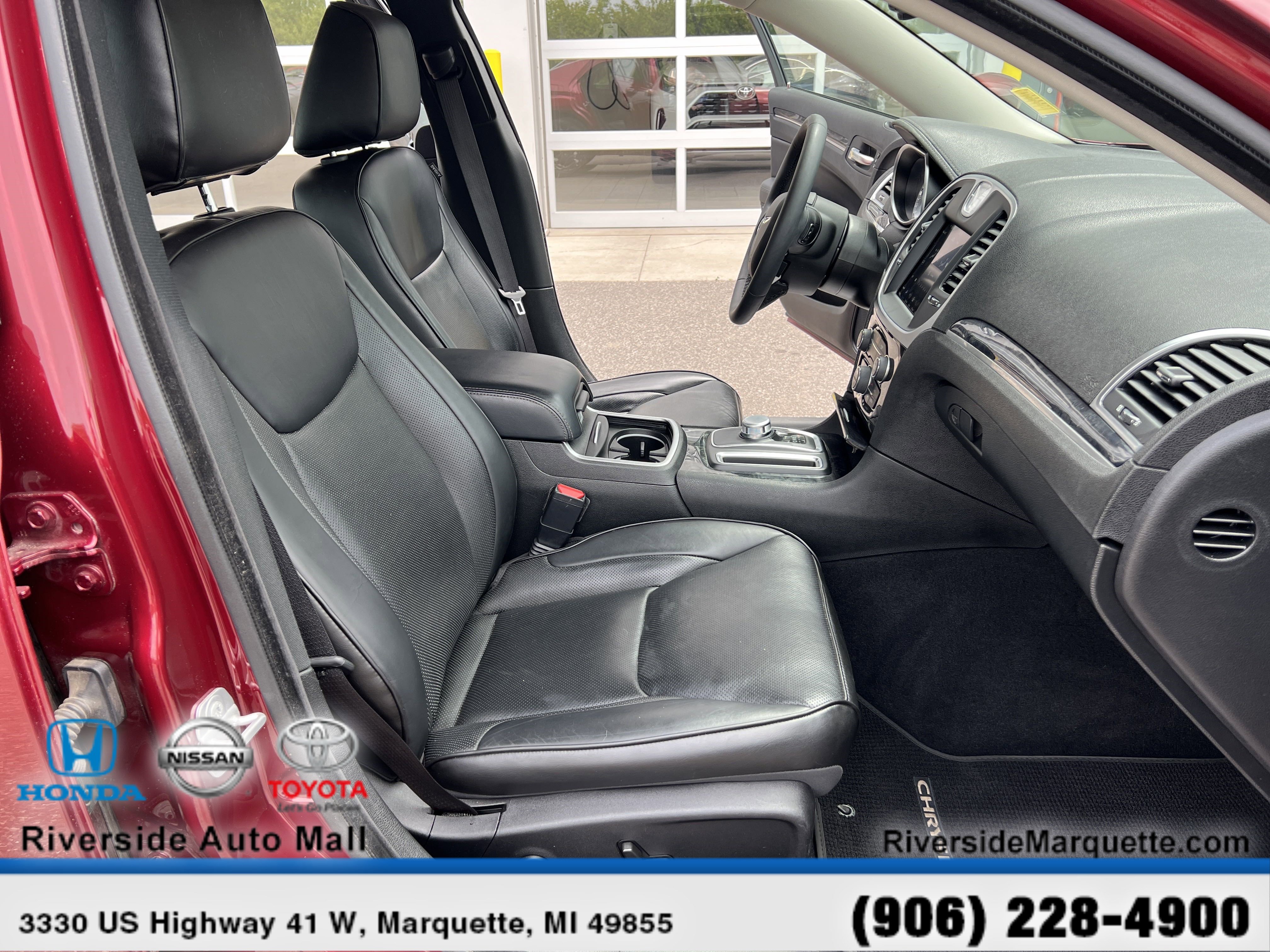 Used 2023 Chrysler 300 Touring L w/ Comfort Group image 25
