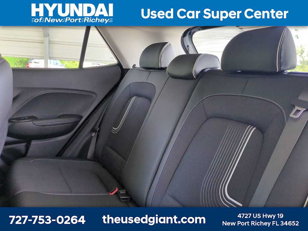 Used 2024 Hyundai Venue Limited FWD image 14