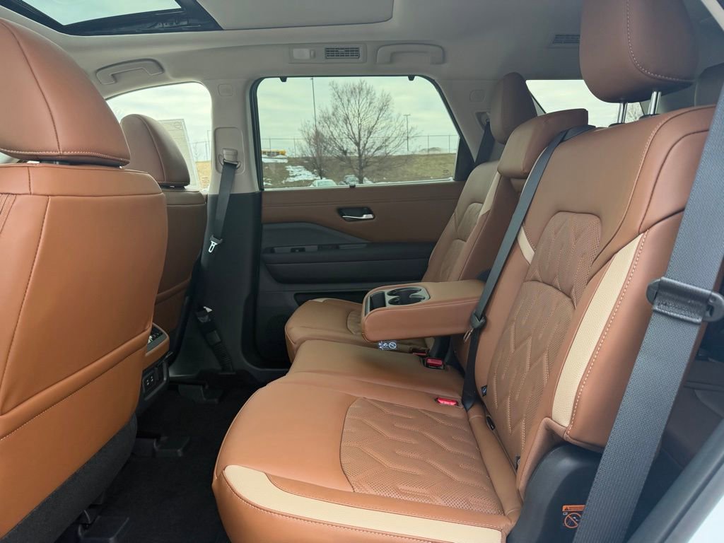 New 2026 Nissan Pathfinder SL image 16