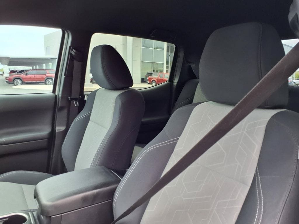 Used 2021 Toyota Tacoma TRD Sport w/ Technology Package RWD image 25