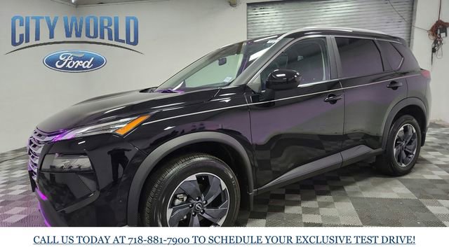 Used 2024 Nissan Rogue SV w/ SV Premium Package image 4