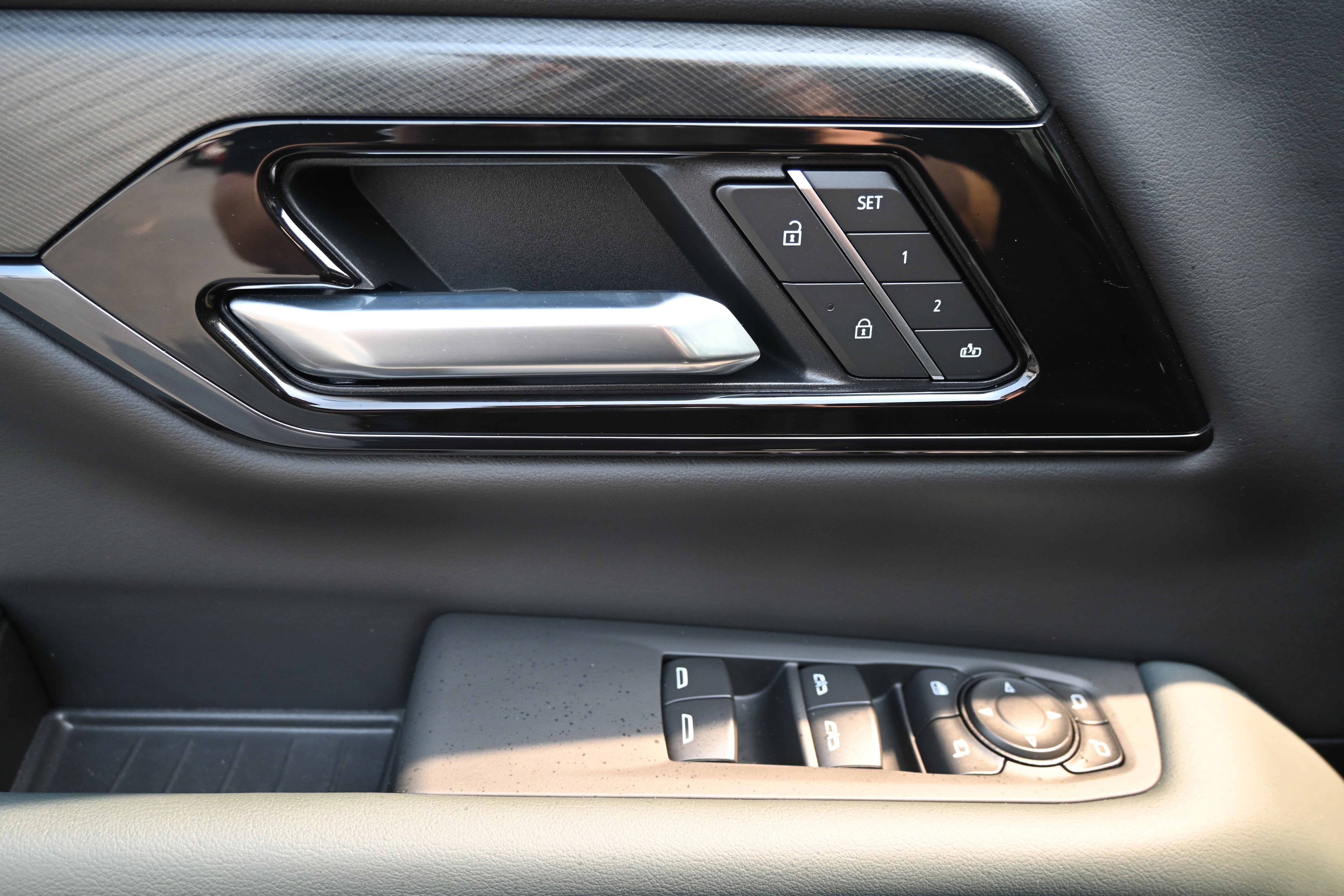 Used 2026 GMC Yukon XL AT4 image 32