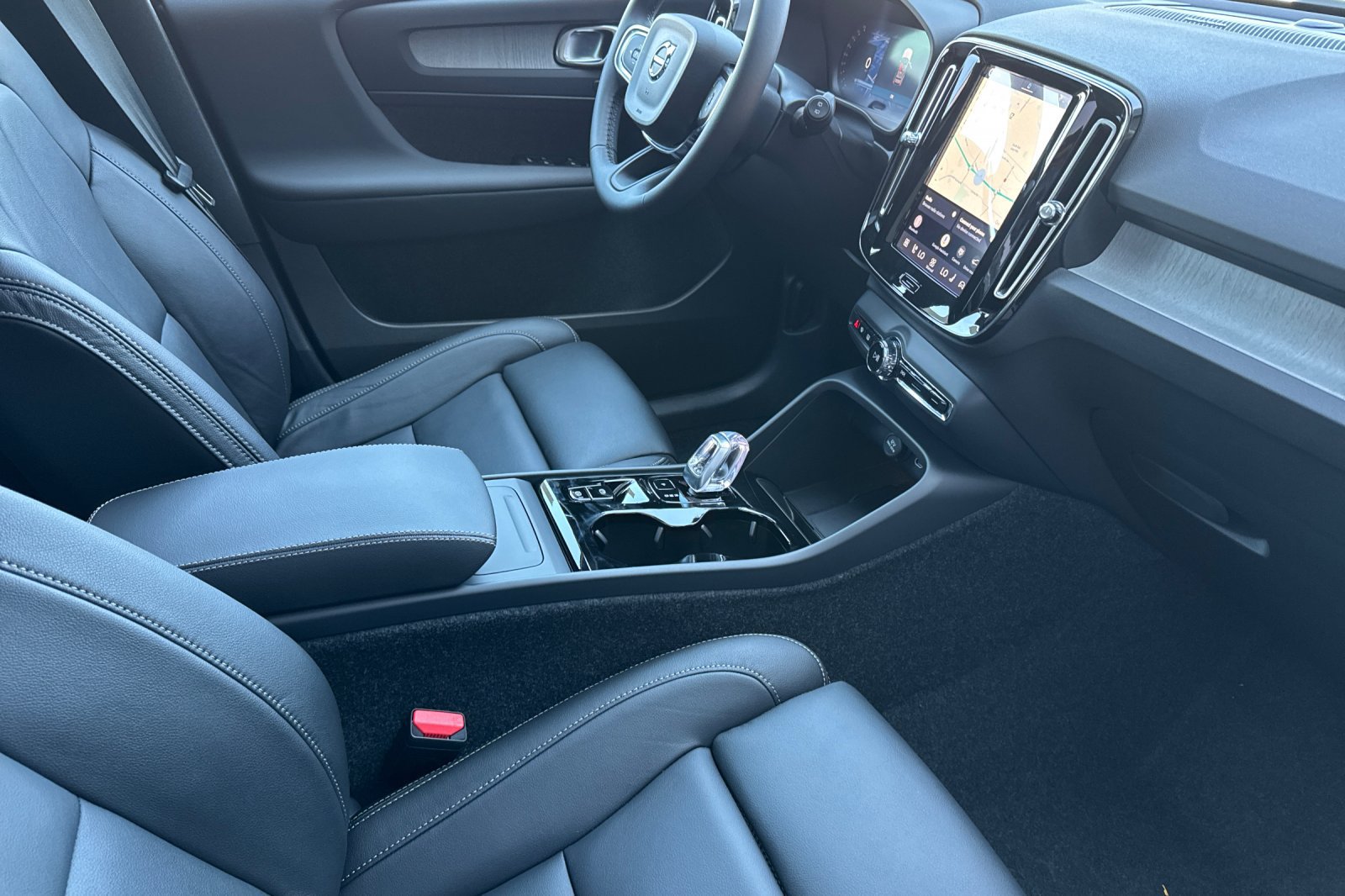 New 2026 Volvo XC40 B5 Ultra w/ Protection Package Premier AWD/4WD image 17