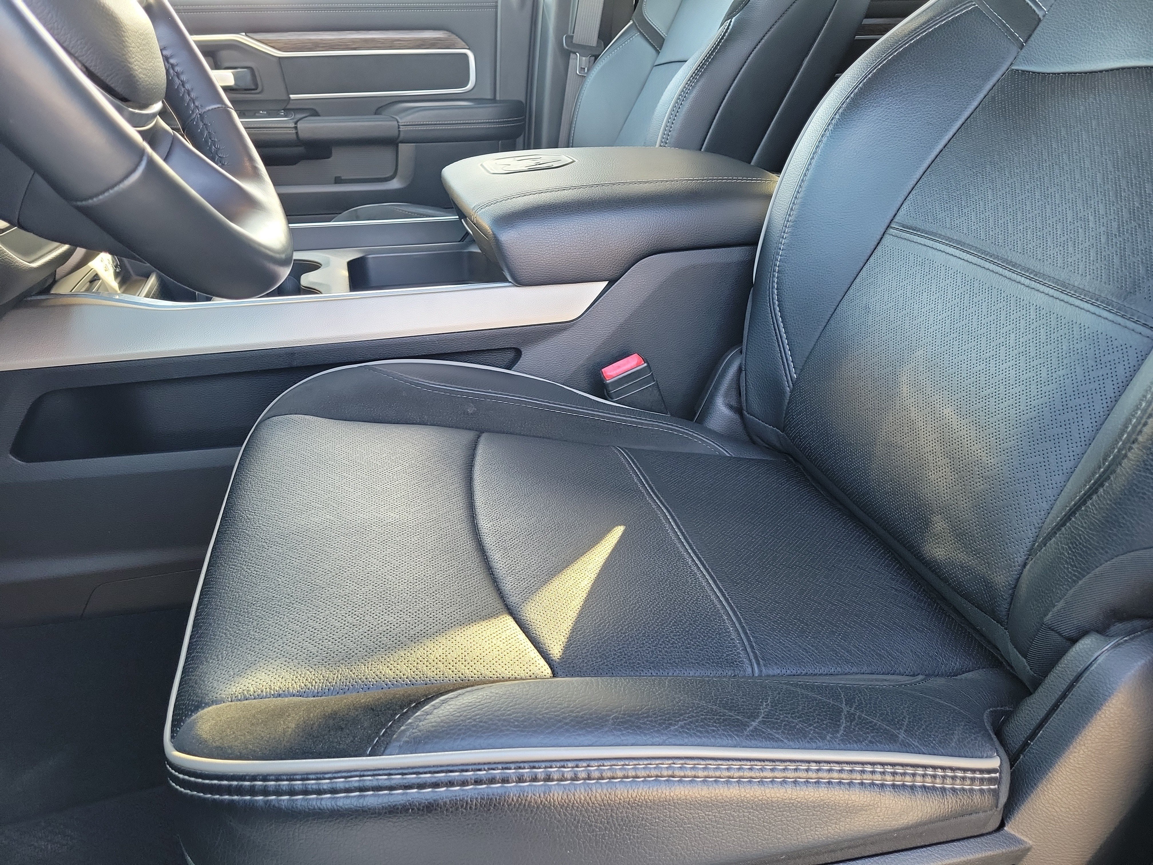 Used 2019 RAM 3500 Laramie AWD/4WD image 17
