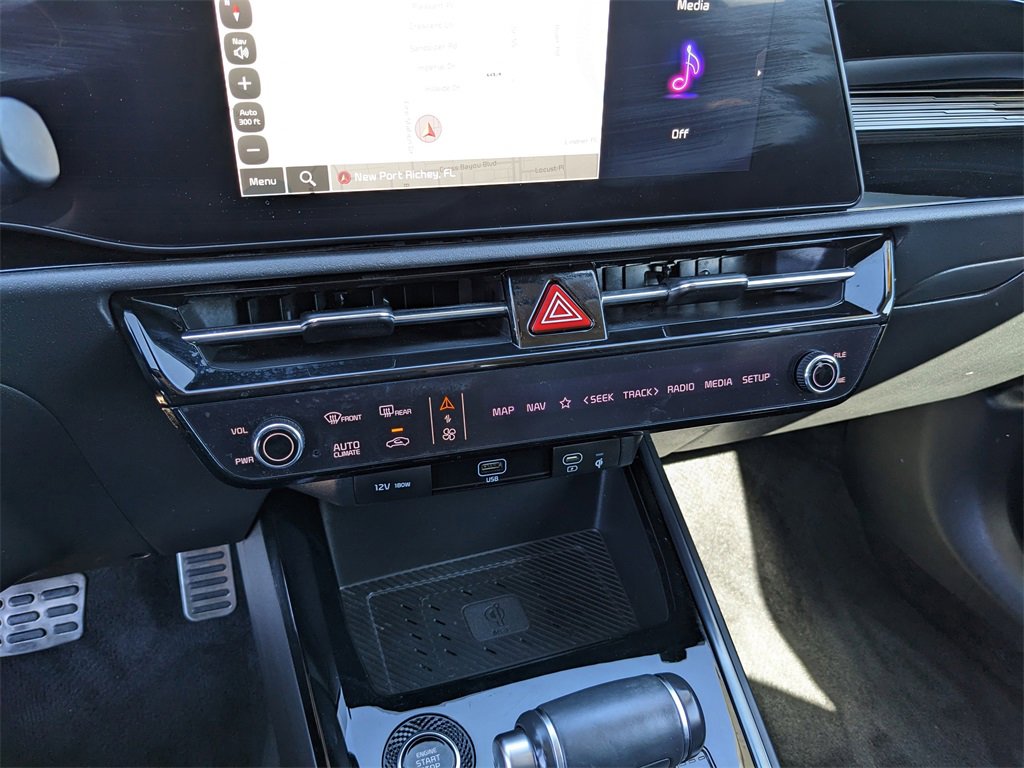 Certified 2023 Kia Niro SX Touring image 26