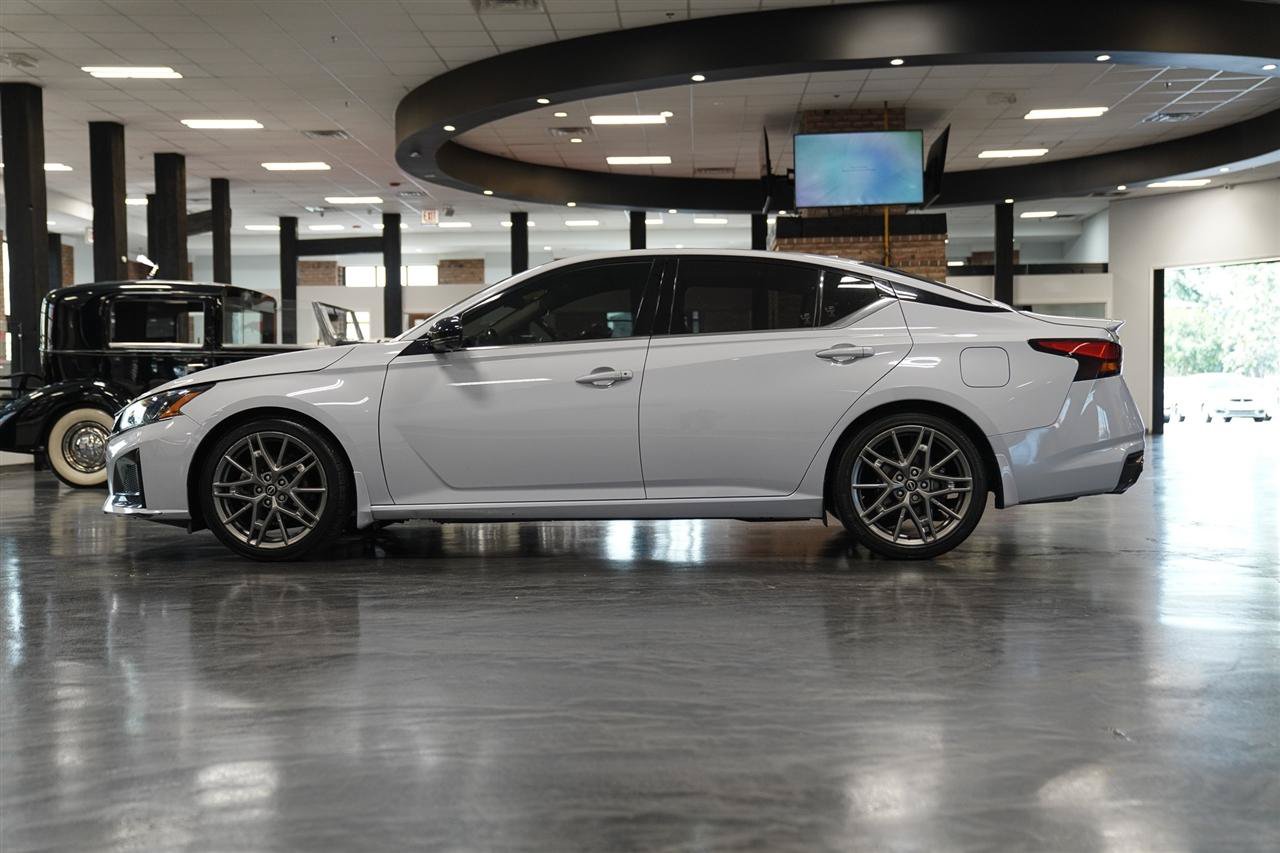 Used 2024 Nissan Altima 2.0 SR FWD image 6