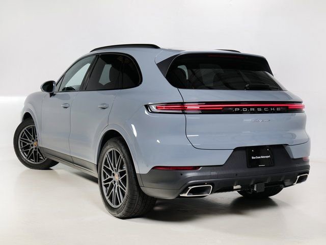 Certified 2025 Porsche Cayenne image 3