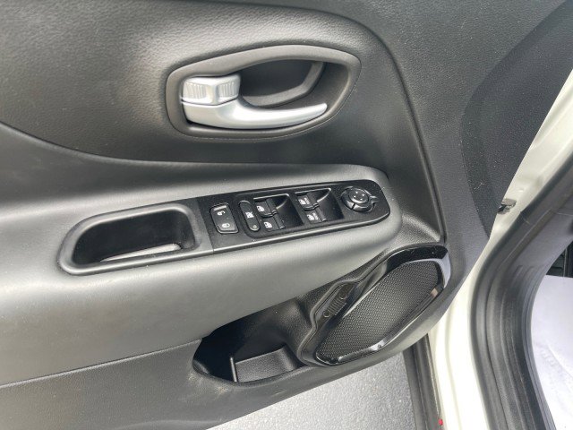 Used 2020 Jeep Renegade Altitude image 10