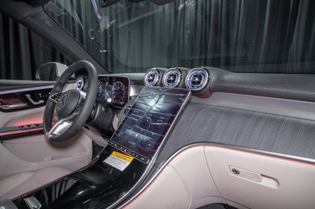 New 2025 Mercedes-Benz GLC 300 image 15