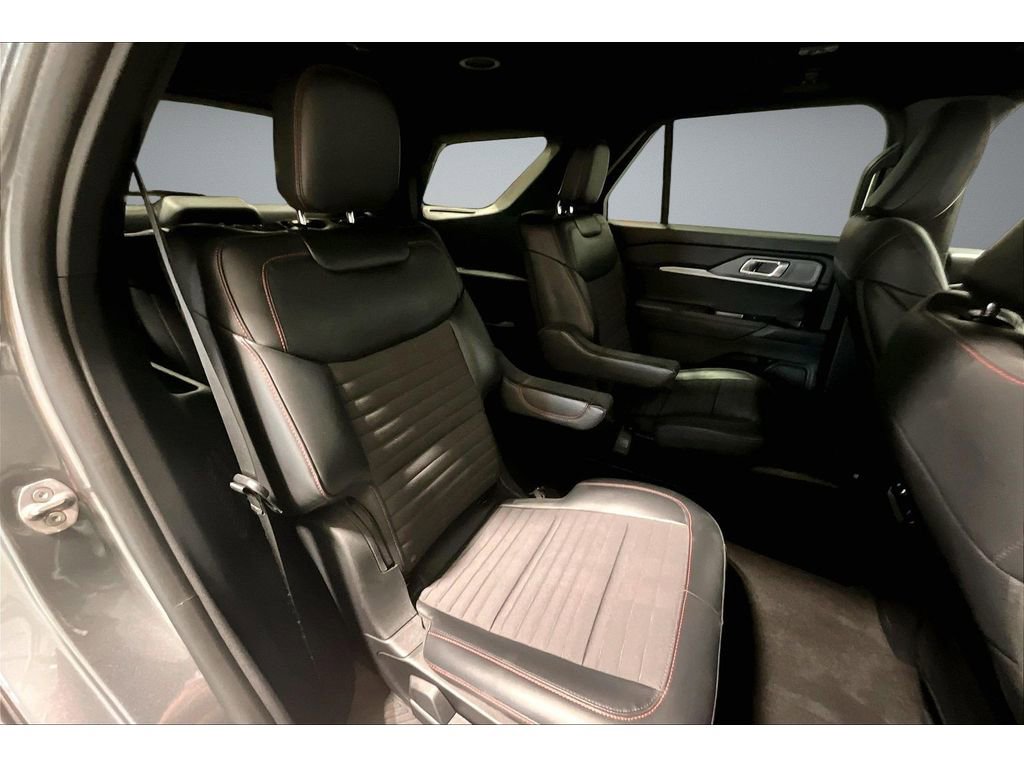 Used 2025 Ford Explorer ST-Line image 28