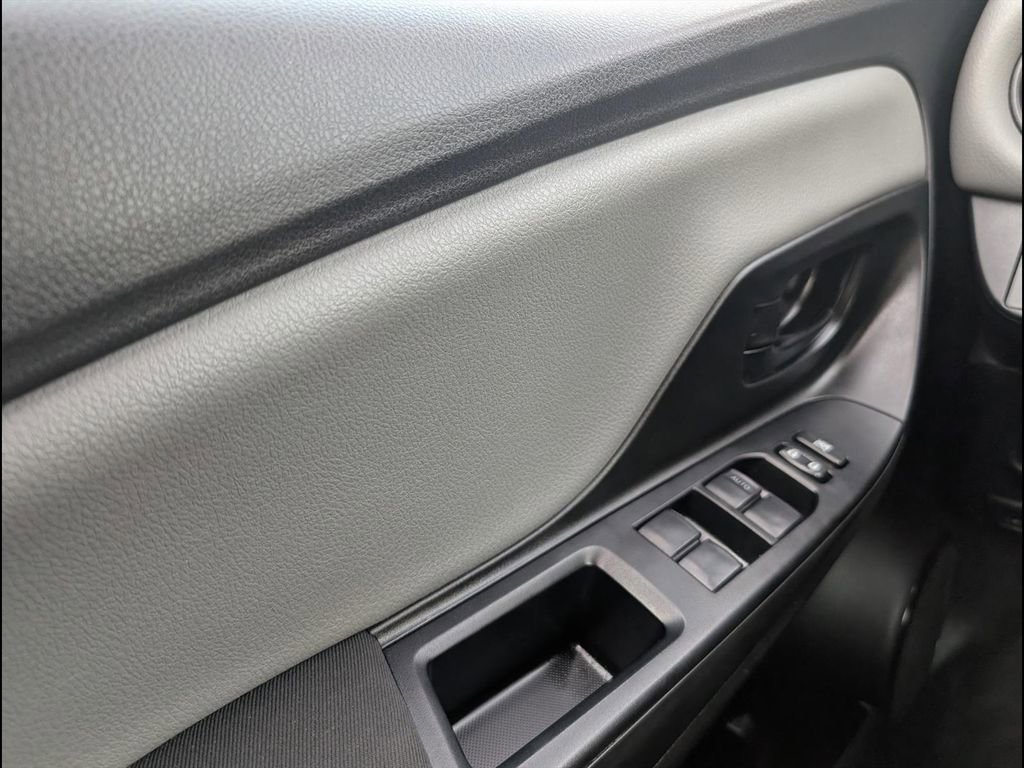 Used 2015 Toyota Yaris L image 19