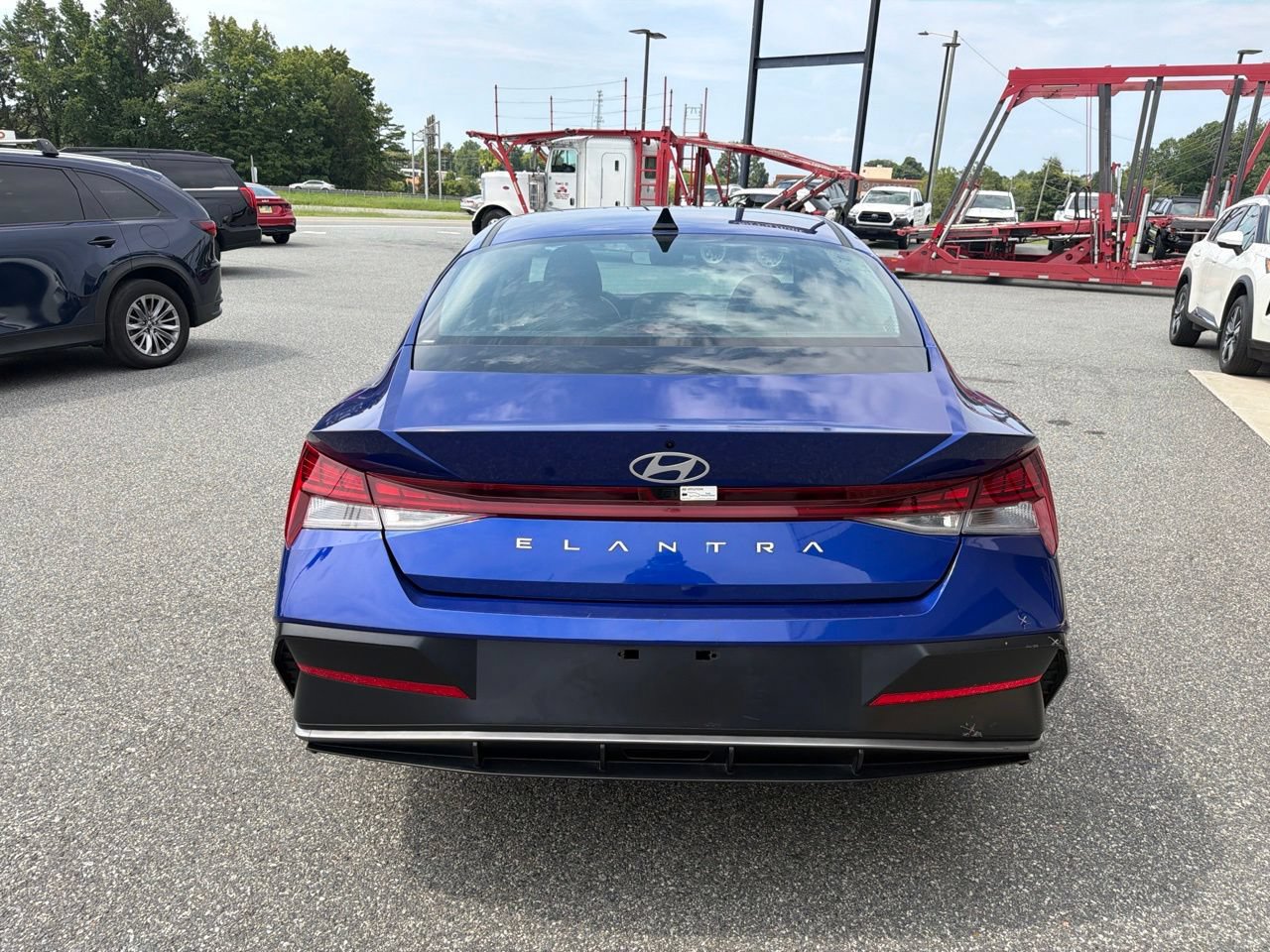 Used 2025 Hyundai Elantra SEL FWD image 8