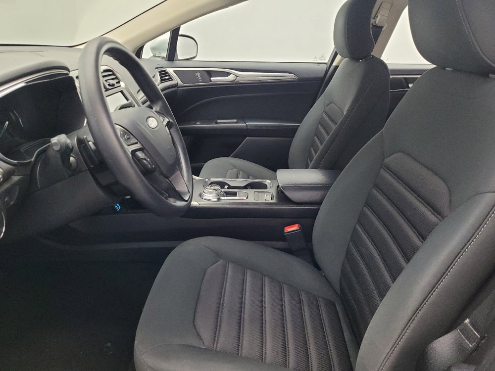 Used 2019 Ford Fusion SE FWD image 17