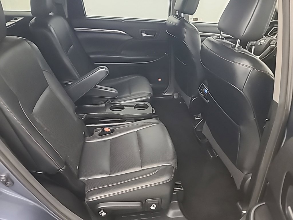 Used 2014 Toyota Highlander Limited FWD image 15