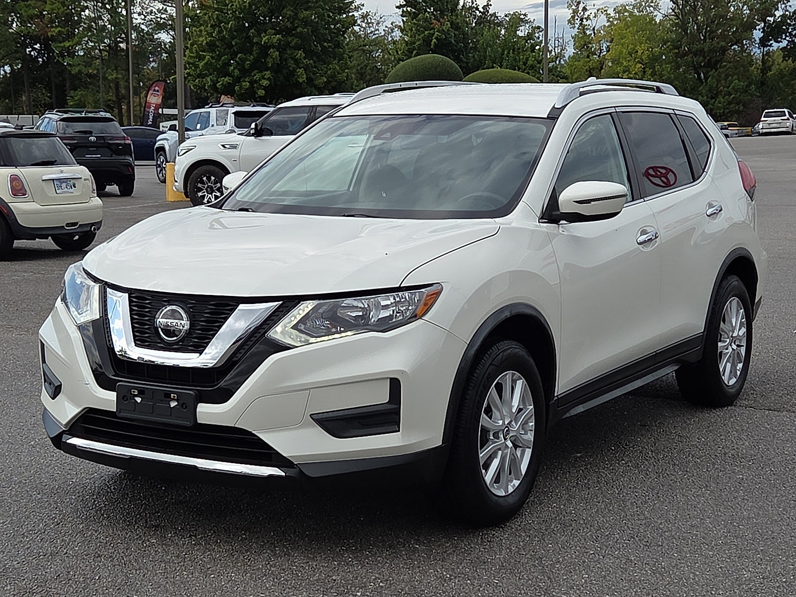 Used 2020 Nissan Rogue SV AWD/4WD image 2