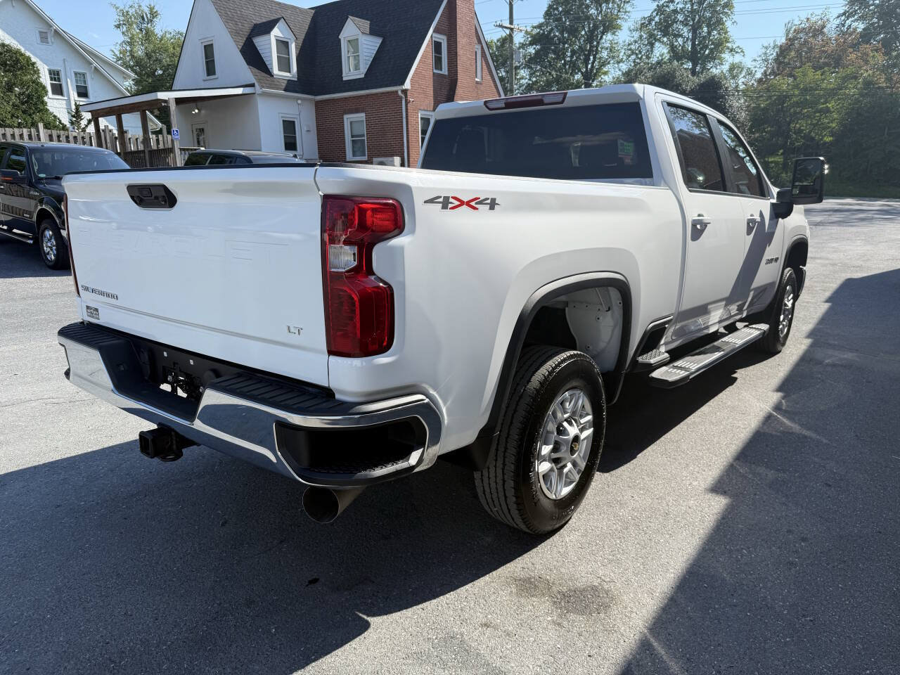 Used 2025 Chevrolet Silverado 2500 LT w/ Convenience Package AWD/4WD image 3