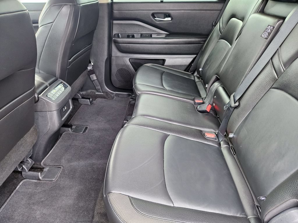 Used 2025 Nissan Pathfinder SL AWD/4WD image 35