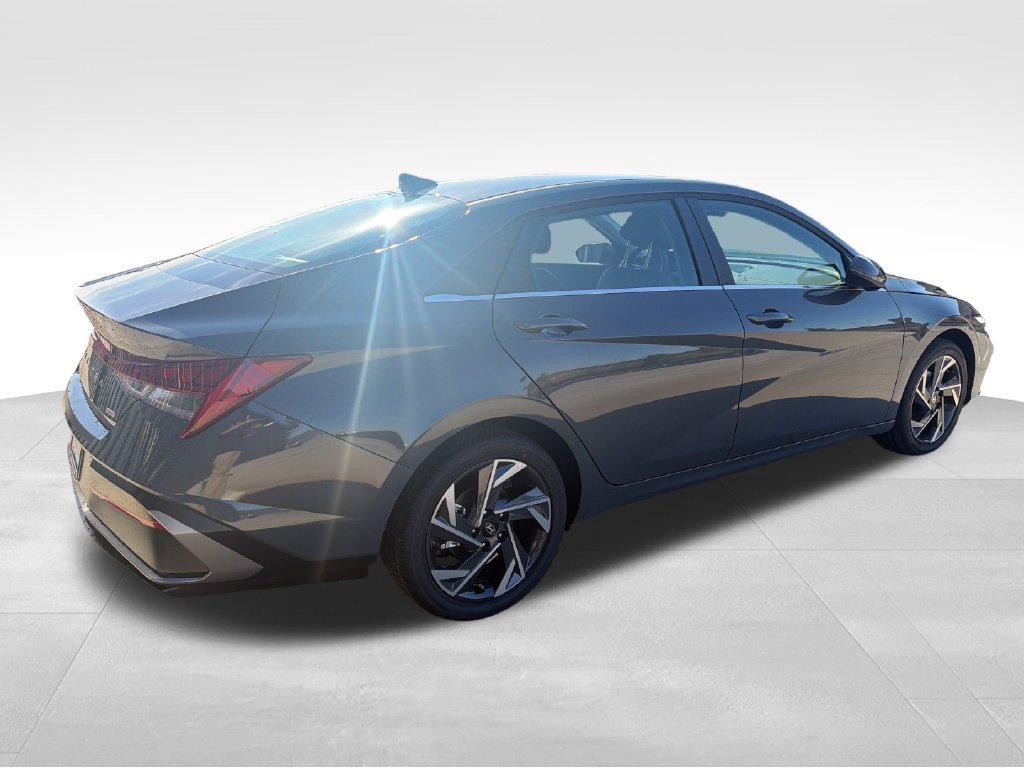 New 2026 Hyundai Elantra Limited FWD image 7