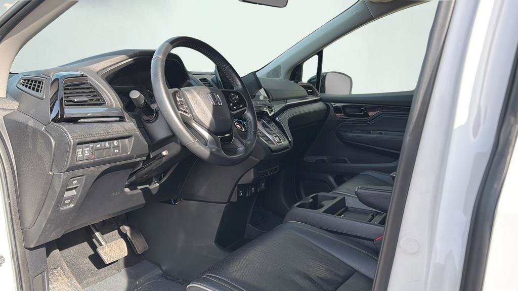 Used 2023 Honda Odyssey Elite image 2