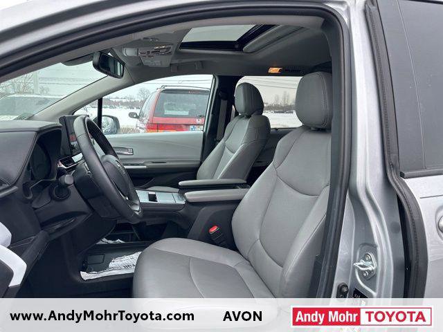 Used 2025 Toyota Sienna XLE image 8