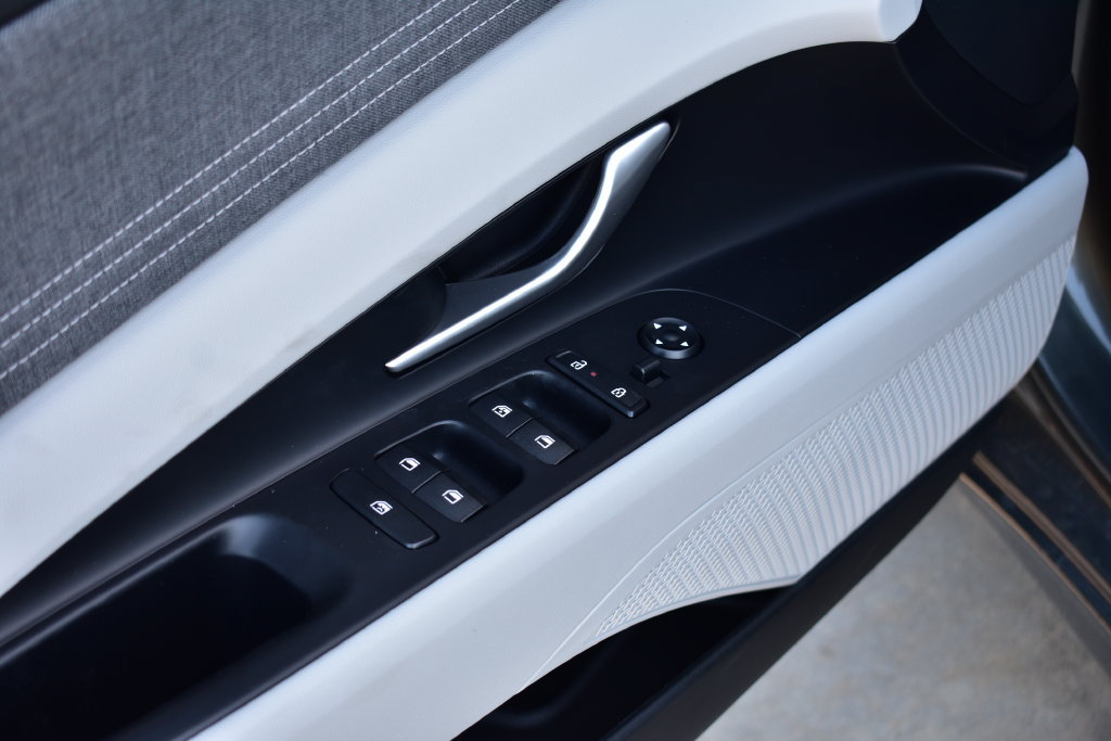 New 2026 Hyundai Elantra SEL Sport FWD image 15