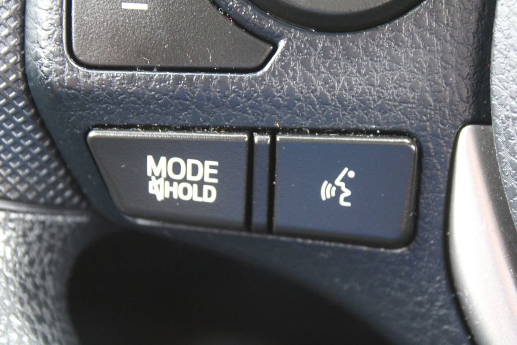 Used 2018 Toyota RAV4 LE FWD image 26
