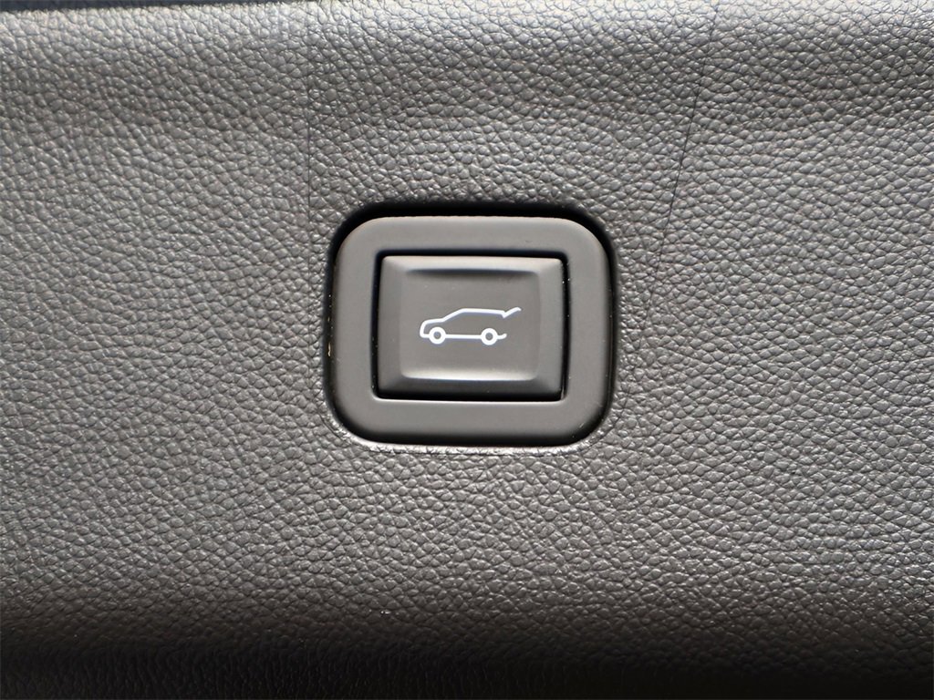 Used 2023 Buick Enclave Avenir w/ Avenir Technology Package image 18