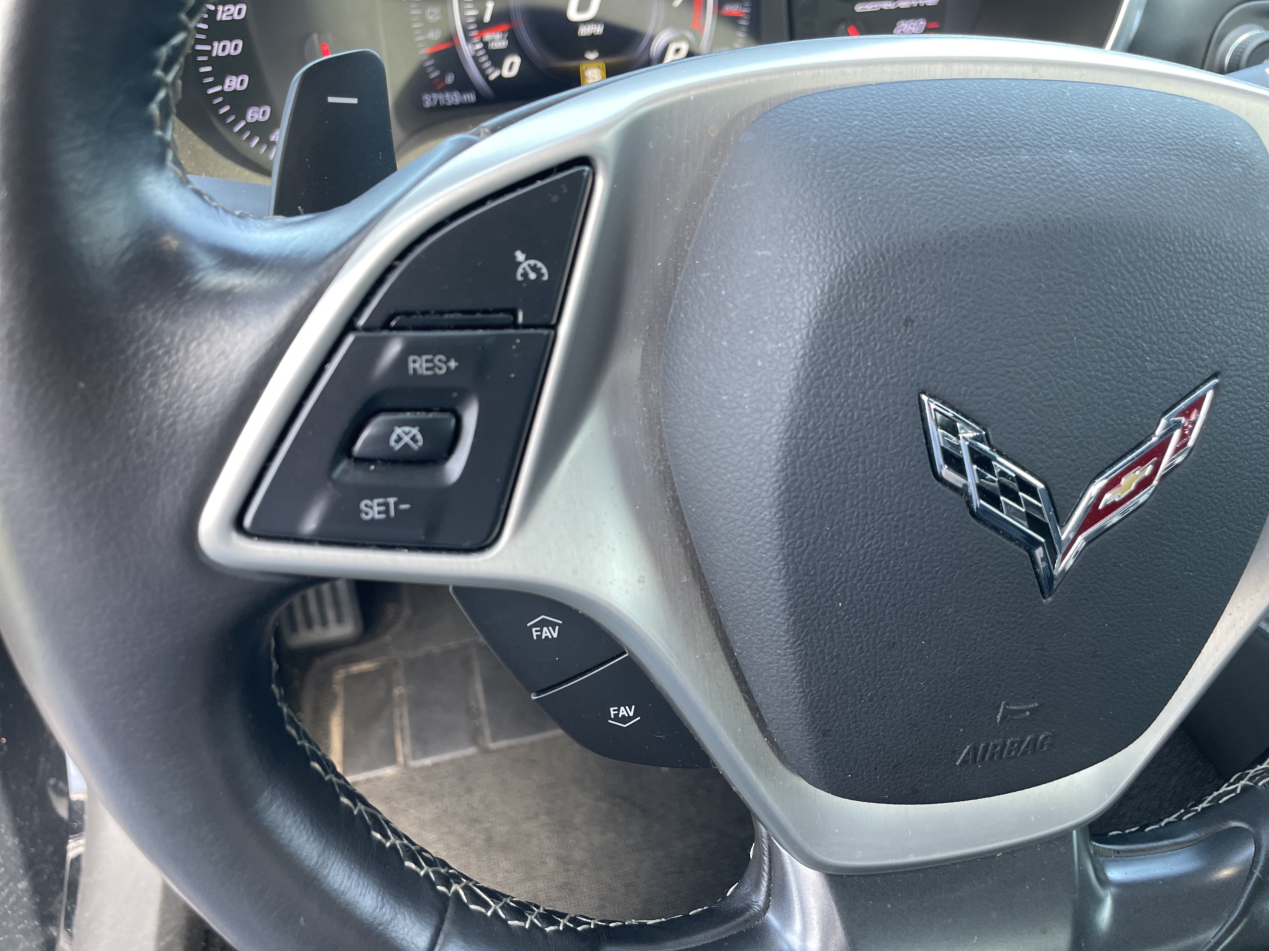 Used 2016 Chevrolet Corvette Stingray Coupe w/ Carbon Flash Badge Package RWD image 29