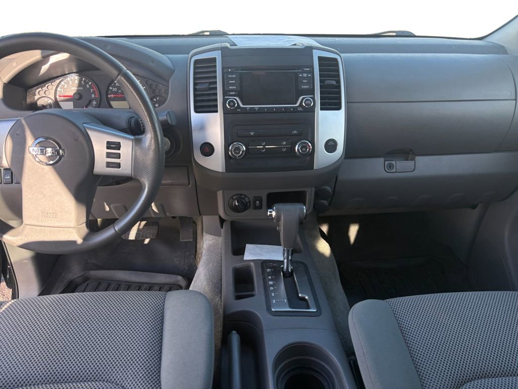 Used 2016 Nissan Frontier SV image 10