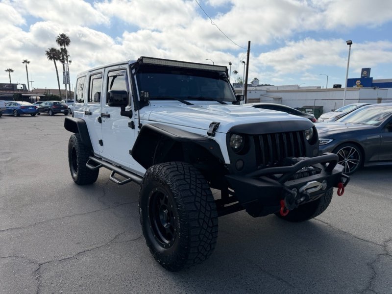 Used 2015 Jeep Wrangler Unlimited Sahara AWD/4WD image 3