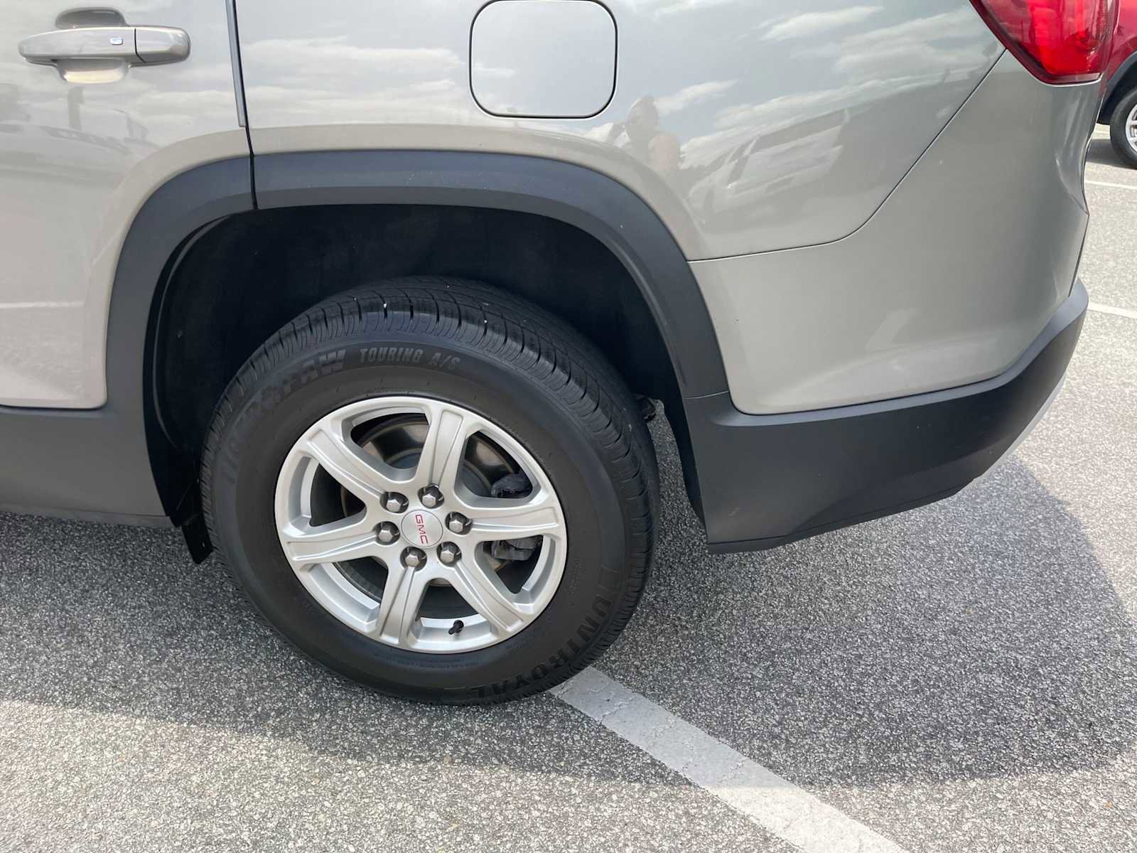 Used 2019 GMC Acadia SLE FWD image 8