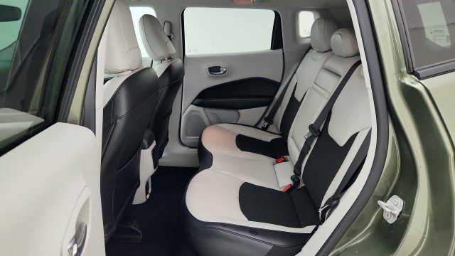 Used 2019 Jeep Compass Latitude FWD image 28