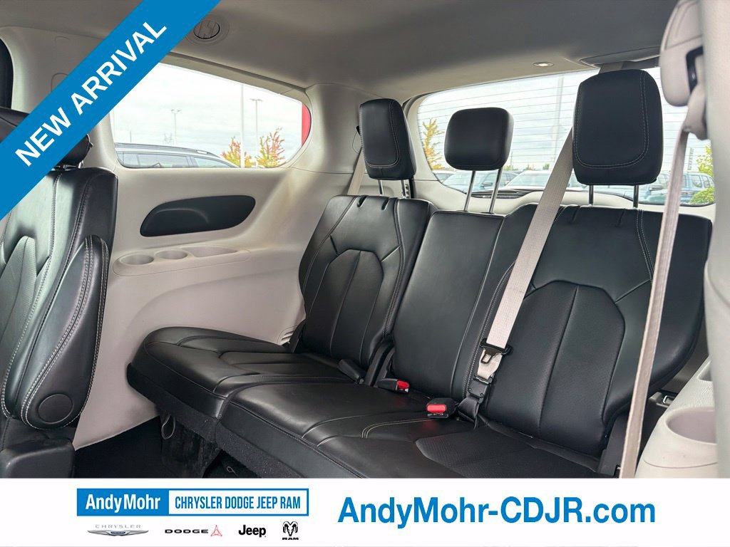 Used 2024 Chrysler Pacifica Touring-L FWD image 20